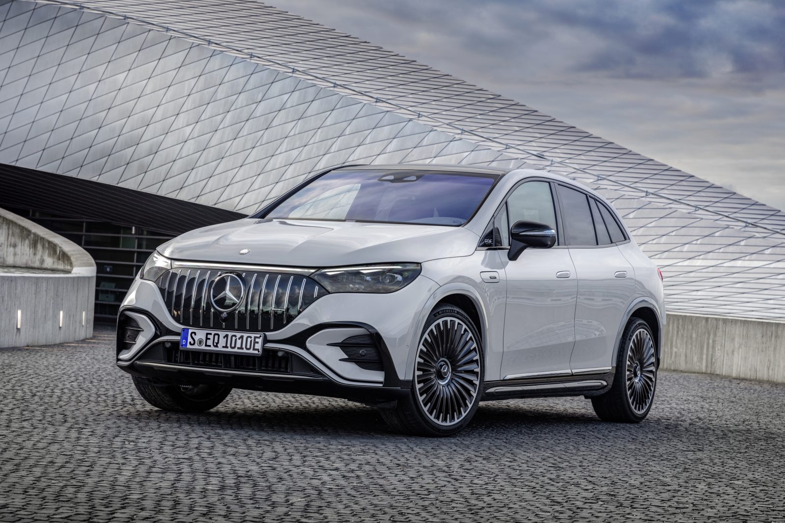 Mercedes-Benz EQE SUV promises up to 366 miles of electric range